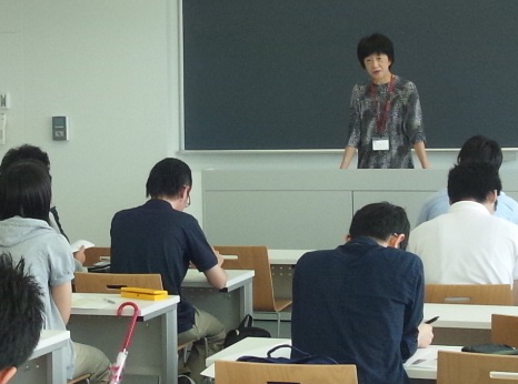 地域の身近な専門家 女性行政書士 高橋恵美子（中野・杉並）授業風景